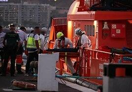 Trasladan a Gran Canaria a más de 100 ocupantes, entre ellos un muerto, en un cayuco avistado por un buque francés