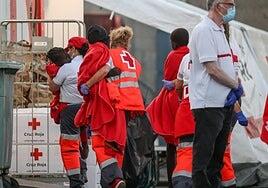 Las derivaciones de menores migrantes a la península comienzan la próxima semana