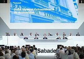 Los accionistas del Sabadell aprueban sin fisuras la venta de TSB y el megadividendo frente a la opa de BBVA