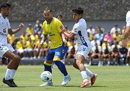 La UD gana, golea y avanza