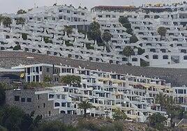 Ciudadanos y sindicatos exigen que la nueva ley del Turismo «se centre en las personas» y no en el suelo