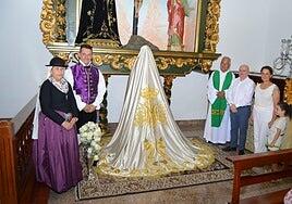 La AFC Guayadeque dona un manto a la Virgen del Buen Suceso