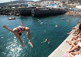 Medio siglo de música, verano y playa en la Semana de la Juventud de Gran Tarajal