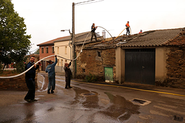 Alcaldes afectados por los incendios de Zamora: «Van a acabar con todos los pueblos, pero no les entra en la cabeza»