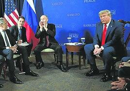 Trump da alas a Putin y cita a Zelenski el lunes en la Casa Blanca para forzar un acuerdo de paz