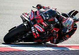 Pole por sorpresa de Marco Bezzecchi y caída de Marc Márquez