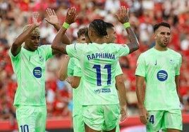 El Barça se estrena con victoria plácida y polémica