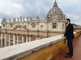 La paradoja de Vox: A Dios rogando y con el mazo dando