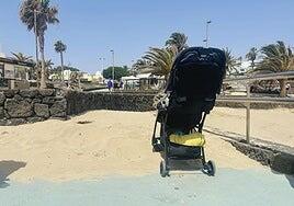 El PSOE pide hamacas y sombrillas en las playas de Costa Teguise