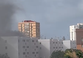 Incendio en un edificio en el polígono de San Cristóbal: 9 personas atendidas por inhalación de humo y crisis de ansiedad