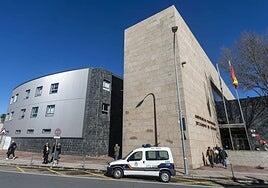 Piden 5 años de cárcel a un ganadero de Extremadura que hizo convivir con cerdos a dos empleados