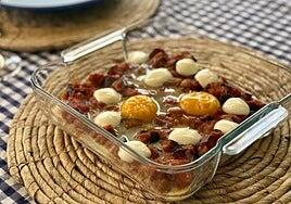 Huevos al plato con berenjenas, una receta para impresionar