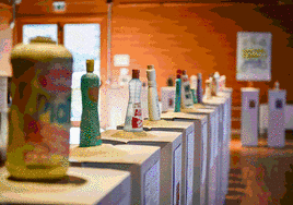 Un museo de los horrores con el plástico escupido por el mar