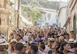 Más de un centenar de personas perpetúan el recuerdo a los carboneros en las fiestas de Tunte