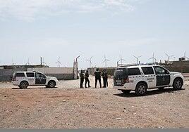 Macrooperación de la Guardia Civil para notificar a los residentes en el asentamiento de Bahía de Formas