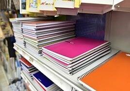 Una campaña solidaria recoge material escolar en Maspalomas