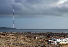 Revocada la licencia de una antena en El Cabrón al estar en una zona protegida