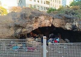 Desalojan a tres personas que vivían en una cueva volcánica en Santa Cruz de Tenerife