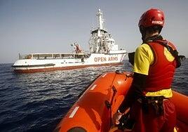 Un barco de Open Arms atraca en Canarias ocho años después de que Clavijo negociara una base en las islas