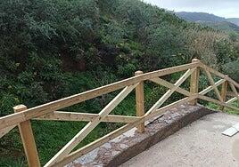 Gáldar coloca 70 metros de vallas de madera en tres caminos