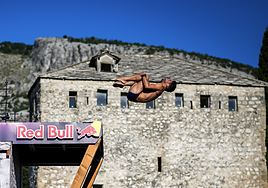 El grancanario Carlos Gimeno, listo para luchar por el título en la penúltima parada de Red Bull Cliff Diving 2025 en Mostar