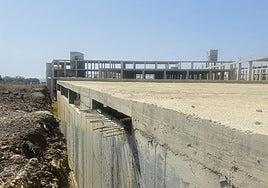 Medidas en una parcela peligrosa de Costa Teguise