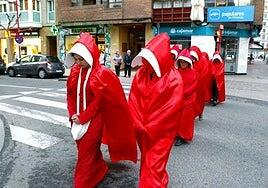 «Los que recurren a los vientres de alquiler son iguales a los padres por una violación»