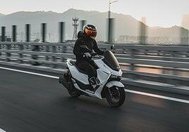 Nuevo Letbe Island 125: un scooter compacto de suelo plano y elevado equipamiento por menos de 3.000 €