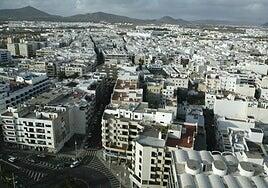 Fallece un pintor en Arrecife tras caerse a la vía pública