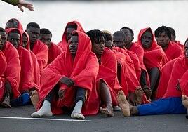 La inmigración ilegal colapsa las capacidades de acogida e integración pese a su descenso