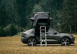 «Glamping» de lujo: la tienda de techo de Porsche para aventuras con estilo