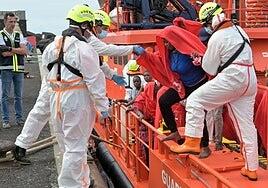 ¿Repuntará la llegada de cayucos tras llegar las calmas al mar este mes?