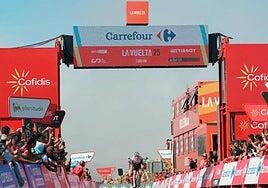 Otro final de etapa en el alambre para La Vuelta: vientos de 50 km/h en el Morredero