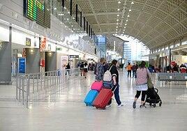 El Plan Director del Aeropuerto prevé actuar por los olores de la depuradora