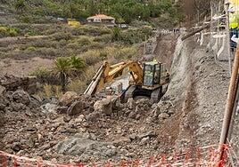 El Cabildo finalizará a principios de noviembre la primera fase de la rehabilitación de muros de la carretera de Hoya Pineda