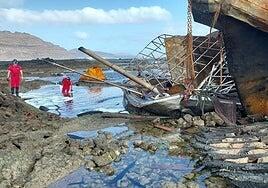 Finaliza la fase de emergencia por el vertido del atunero encallado en Lanzarote
