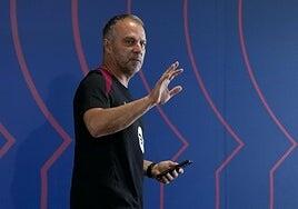 La UEFA levanta la sanción a Flick y podrá dirigir al Barça en el estreno de Champions