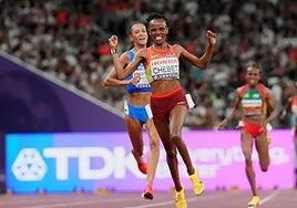 Beatrice Chebet se prepara para el doblete