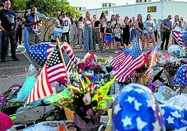 El asesinato de Kirk eleva la ola de violencia política que amenaza con romper EE UU