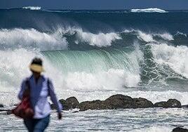 Declarada la prealerta por oleaje y viento en Canarias