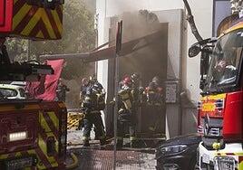 Nueve bomberos heridos en un incendio en un restaurante contiguo al Ministerio del Interior en Madrid