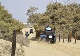 75 personas apercibidas y 18 denuncias este martes por infracciones en las Dunas de Maspalomas