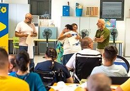Un diploma y una camiseta para celebrar el deporte