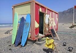 La vigilancia de la playa de Famara por fin tendrá mejores medios en el otoño