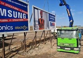 El TSJC ratifica la valía de las medidas destinadas a quitar carteles en Corralejo