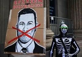 Trump sigue con su cruzada contra los medios críticos y los humoristas: «Tal vez deberían quitarles las licencias»