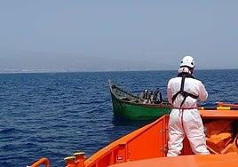 Salvamento Marítimo rescata a 62 migrantes en aguas próximas a Lanzarote y Gran Canaria