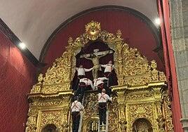 El Santo Cristo regresó al altar mayor