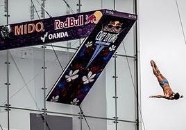Carlos Gimeno se convierte en el primer español en subirse al podio del Red Bull Cliff Diving