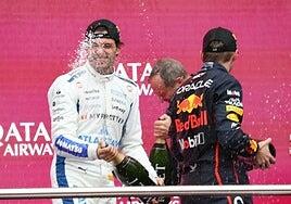 Mientras Sainz hace historia, Hamilton hace aguas